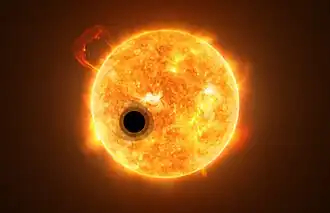 WASP-107 с планетой в представлении художника.