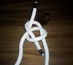 4. «Кролик» залезает обратно в «нору».