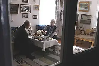 Мария Корякина и Владимир Путин в доме-музее Астафьева в Овсянке (2004 год).