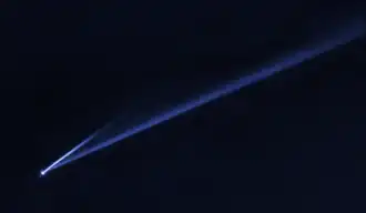 Два кометоподобных хвоста Голта, фотография КТ «Хаббл» марта 2019 года