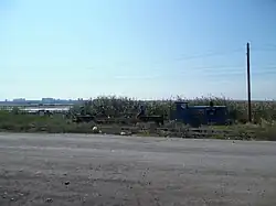 Служебный поезд идёт по узкоколейной дороге на Атанасовской косе