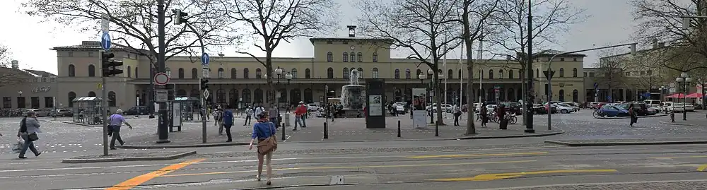 Панорамный вид на Центральный железнодорожный вокзал Аугсбурга, вид с севера