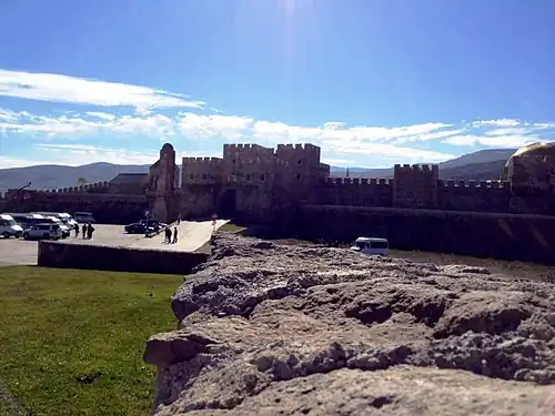 Вид крепости из города