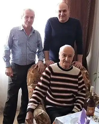 Азат Торосян (сидит) с друзьями,Витебск, 2017 год