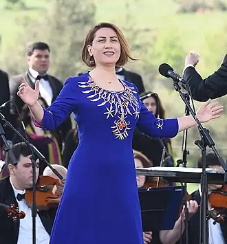 Азерин во время выступления на фестивале «Хары-бюльбюль» в Шуше в мае 2021 года