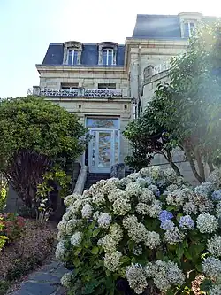 Вилла Менес Фрос