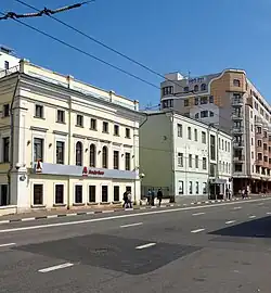 № 13 (усадебный дом, 1849—1850) и № 15 («Крокин галерея»)