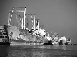 Плавбазы у причала, 1986