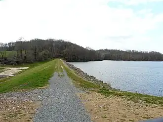 Плотина на озере Руффьяк-ан-Перигор