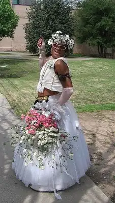 Мужчина в женской одежде