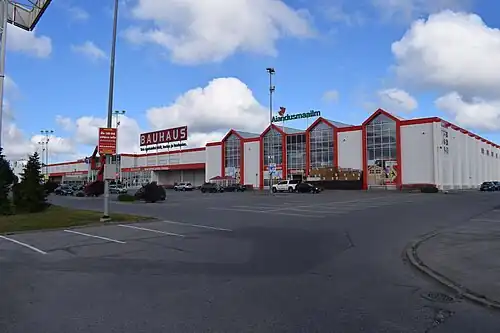 Дом 8, магазин «Bauhaus»