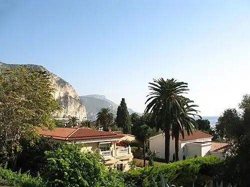 Вид из окна поезда на Больё-сюр-Мер