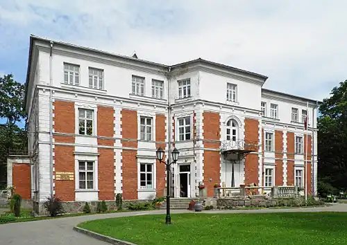 Усадьба, сейчас средняя школа