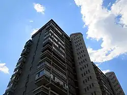 Дом-сороконожка, Беговая ул., д. 34