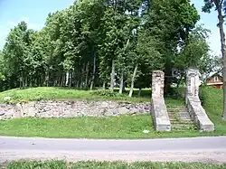 Парк около церкви Святой Варвары. Брама