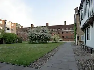 Двор Бенсона