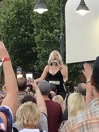 На концерте в Рино, штат Невада, июнь 2019 г.