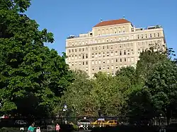 Вид с площади Стайвезант