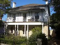 Двухэтажный дом, улица Гладстон