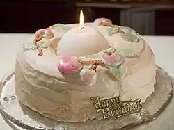 Именинный торт с одной свечой