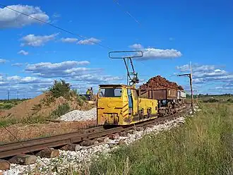 Электровоз К-10 с грузовым поездом следует к заводу, Боровичи КСМ