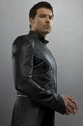 Энсон Маунт в роли Блэкагара Болтагона в сериале «Сверхлюди» (2017)