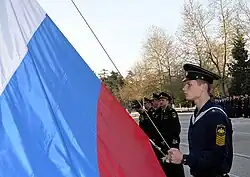 Поднятие флага России