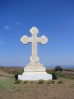 Крест на въезде в Благовещенскую