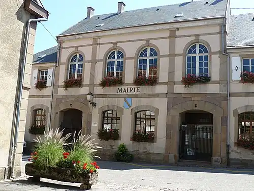 Здание мэрии-школы