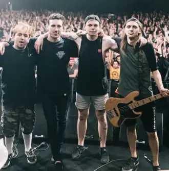 Blood Youth в 2017 году; слева направо: Крис Притчард (гитара), Кайя Тарсус (вокал), Сэм Халлетт (ударные), Мэтт Холлинсон (бас-гитара)