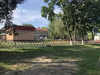 Школа, вид со стороны улицы Советская, июль 2018 года