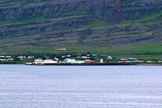 Вид через залив на Брейддальсвик летом 2010 года