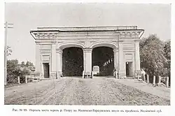 Монументальный въездной портал с шоссе на мост в Подольске