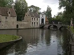 Бегинаж Брюгге и канал Пекарей