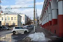 Вид улицы от Площади Старый Торг. Справа - корпуса Калужского гостиного двора