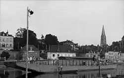 MFP типа C (бортовой номер F 456) на реке Йонна в Осере (Франция), июнь 1943 года.