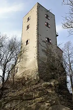 Главная башня (бергфрид) замка