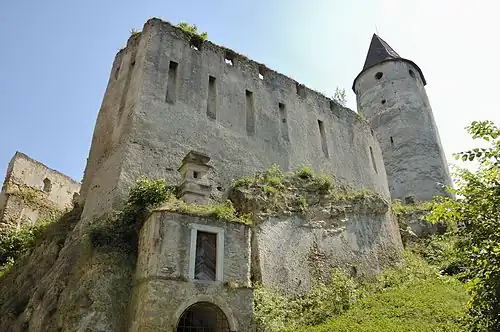 Вид замка в юго-восточной части