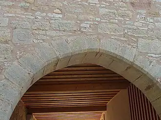 Замковые ворота с указанием года: 1587