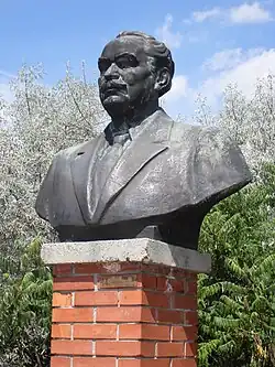 Бюст  Димитрова крупным планом