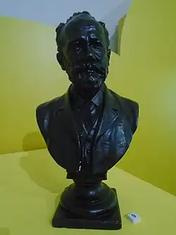 Бюст авторства Р. Р. Баха. Каслинский музей