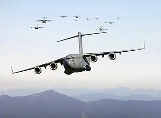 Военно-транспортные самолёты C-17 Globemaster III ВВС США.