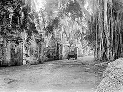 Ряд чанди-бентар в дворце Кайбон, Бантен