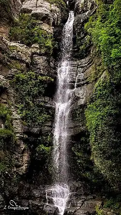 Каньон с водопадом