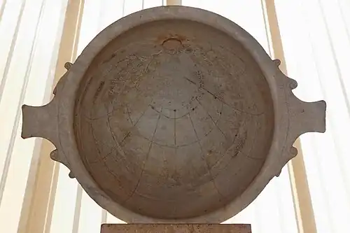 Солнечные часы с кадраном на внутренней поверхности полусферы