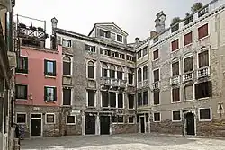 Кампьелло («площадка») Альбрицци