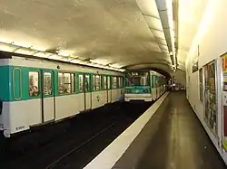 Состав модели MF 67 на станции