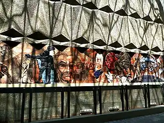 Фреска на стене, обращённой к площади Пласа-де-лас-Культурас