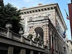 Одна из двух лоджий дворца