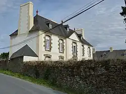 Замок Фонтен-Сен-Пер